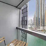 Cayan Tower, Dubai Marina - Charming One Bedroom