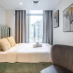 Charming 2Br In Boulevard Crescent - Downtown Dubai