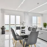 Beachside Bliss - Luxurious 2 Bedroom Jbr Condo