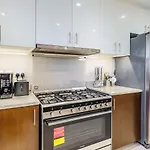 Classy 2Br In Boulevard Crescent - Downtown Dubai