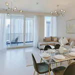 Elegant 2 Bedroom Luxury Living In Harbour Gate - Allsopp&Allsopp