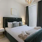 Elegant 2 Bedroom Luxury Living In Harbour Gate - Allsopp&Allsopp