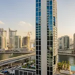 Luxfolio Retreats - Luxury Studio Apartment