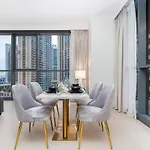 Dubai Creek / Brand New / Amazing Marina, Downtown Skyline And Burj Khalifa Views / 15 Min From Dubai Mall / 6 People