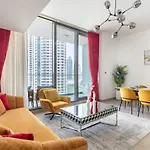 Vivid 2-Bedroom Marina View