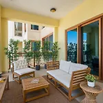 Elegant 2Br Palm Jumeirah Apt With Pool Access