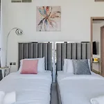 Vivid 2-Bedroom Marina View