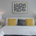 Burj Khalifa And Sea View 1 Bedroom Apartment By Venduras Holiday Homes