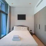 Opulent Studio In 15 Northside