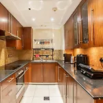 Spacious Place Near Dubai Mall, Fountains & Burj Khalifa