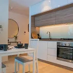 Astonishing Marina & Sea View Modern Apartment
