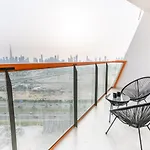 Apartment With City Skyline View Pool & Gym Access