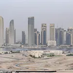 Apartment With City Skyline View Pool & Gym Access
