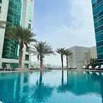 Veluxa - Designer 1 Bedroom With Sea View!