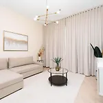 Charming Condo With Balcony In The Heart Of Jlt