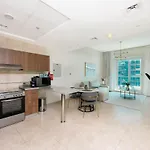 Charming Condo With Balcony In The Heart Of Jlt