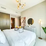 Amazing Apartment Next To Dubai Mall 160Br-2