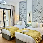 2Br Luxury Apartment Marina View