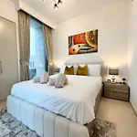 * Dweller * Dubai Family Tranquil Villa Sleeps 8