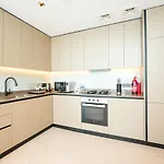 Mira Holiday Homes - Lovely 2 Bedroom In Business Bay