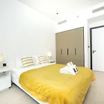 Mira Holiday Homes - Lovely 2 Bedroom In Business Bay