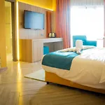 Six Seasons Hotel