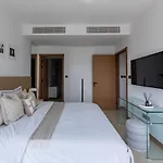 Luxe Nautical Style Apartment 2 Bd In Vida Yacht Club