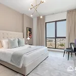 Dream Inn Apartments - Rahaal - Burj Al Arab View
