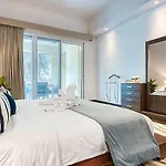 Direct Access To Nakheel Mall At The Heart Of The Palm