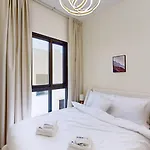 Primestay - Odora 3Br Villa, Damac Hills 2