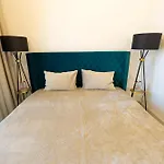 Burj Crown 2Br Apartment With Panoramic Burj Khalifa View