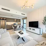 Stay In First Class At Downtown By 2Nd Best Home, Dubai - 2Br - Burj Khalifa View