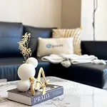Higuests - Contemporary Comfort 1Br Apt In Forte Tower 1