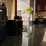 The Journey Hostel - Infront Of Tram-Metro, Access To Beach, Pool & Gym - Enjoy Our Seaview - Coworking Space - Resident Housekeeping - Inhouse Food Menu - All At Jumierah Beach Residence, Dubai Marina
