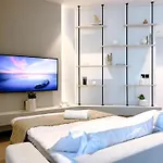 Brand New Luxury 2-Bedroom Apartment With Sofa-Bed