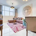 Spacious 1 Bed Apartment With Pool & City View