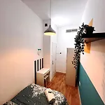 Relaxing Closed Partition Room In Tecom Near Metro