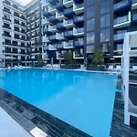 Spacious Balcony, King Bed, Pool At Jvc Dubai
