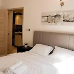 Dubaistay Luxury 2 Bedroom Holiday Appartment Jvc King And Queensize