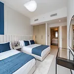 Luxurious 2Br Apt In Downtown Pool And Gym Access