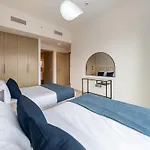 Luxurious 2Br Apt In Downtown Pool And Gym Access