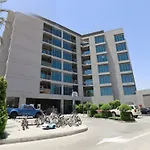Budget-Friendly 2Bd Near Expo With A Huge Pool