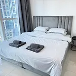 Deluxe Apartment With Panoramic View Near Metro