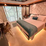 Overnight Super Yacht - Orchid