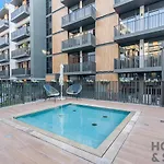 Unique 1Br In Belgravia Square, Jvc - Host & Stay