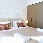 Brand New Luxury 2-Bedroom Apartment With Sofa-Bed