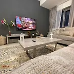 Cozy 3Br Apartment With Maid\'S Room