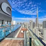 Luxurious One Bedroom Apartment