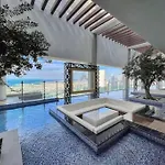 Luxurious One Bedroom Apartment