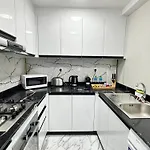 Stay In Heart Of Dubai Marina Walk To Jbr Beach 8